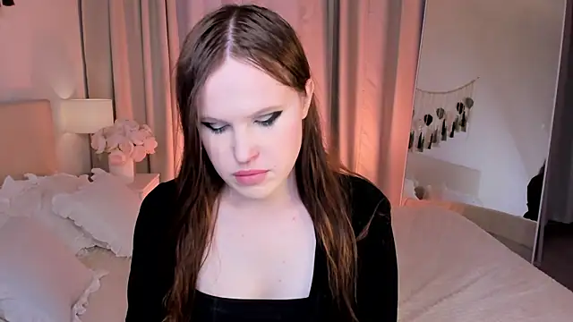 EffieMinki online show from 06-18-26, 10:03