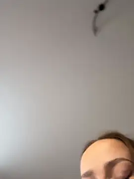 Snapshot of Kira_Quinn chatting on 01-14-26, 08:42 Kira Quinn online show from 01-14-26, 08:42