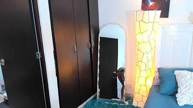 Snapshot of SarahCinnamon- chatting on 03-03-25, 07:28 SarahCinnamon- online show from 03-03-25, 07:28