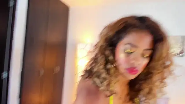 Snapshot of SarahCinnamon- chatting on 02-07-26, 08:34 SarahCinnamon- online show from 02-07-26, 08:34