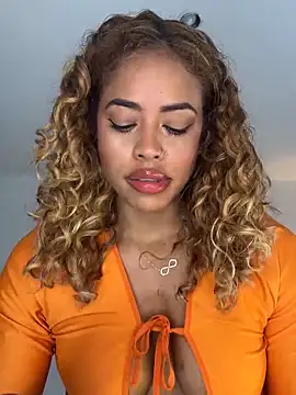 SarahCinnamon- online show from 03-29-26, 06:41