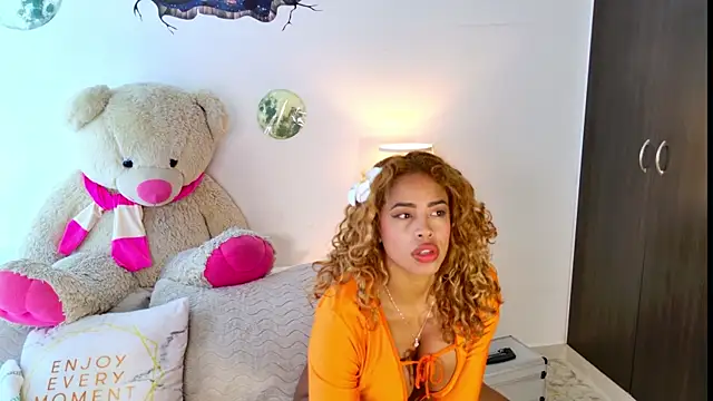 SarahCinnamon- online show from 07-10-26, 03:58