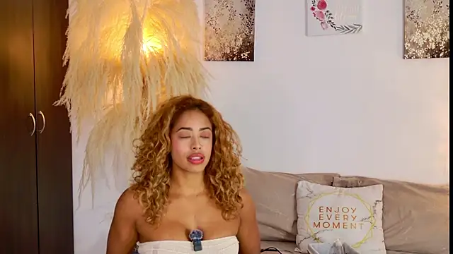 SarahCinnamon- online show from 07-16-26, 03:40