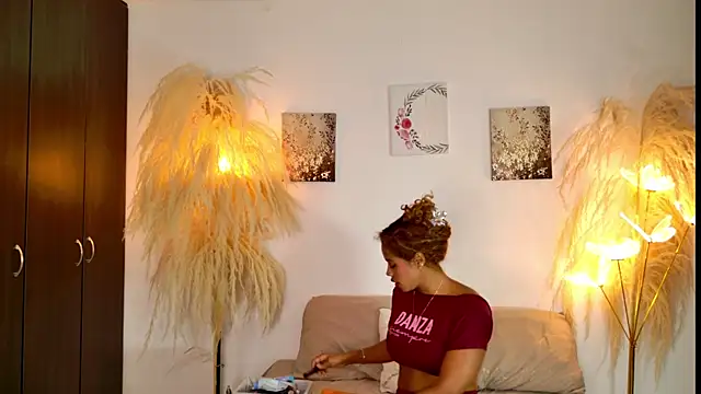 SarahCinnamon- online show from 07-28-26, 02:46