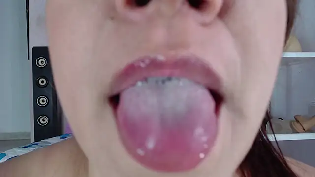 Snapshot of emiligrey_ chatting on 03-02-25, 11:39 emiligrey online show from 03-02-25, 11:39