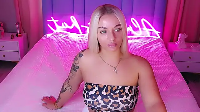 AllwaysHotJ online show from 10-24-25, 01:57