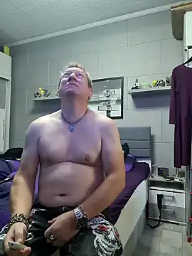 Snapshot of tomtom111111 chatting on 01-04-25, 10:49 tomtom111111 online show from 01-04-25, 10:49