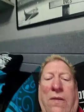 Snapshot of tomtom111111 chatting on 09-17-25, 04:19 tomtom111111 online show from 09-17-25, 04:19