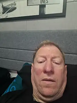 Snapshot of tomtom111111 chatting on 10-11-25, 09:52 tomtom111111 online show from 10-11-25, 09:52