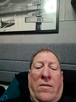 Snapshot of tomtom111111 chatting on 10-15-25, 01:22 tomtom111111 online show from 10-15-25, 01:22