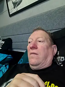 Snapshot of tomtom111111 chatting on 10-18-25, 11:44 tomtom111111 online show from 10-18-25, 11:44