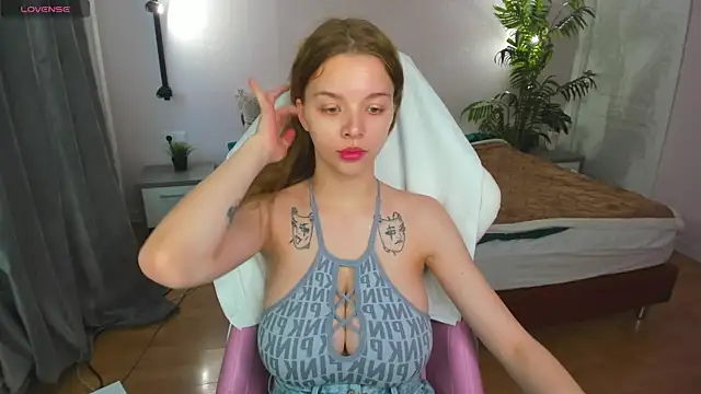 Snapshot of Lesya_Flin chatting on 10-29-25, 10:06 Lesya Flin online show from 10-29-25, 10:06