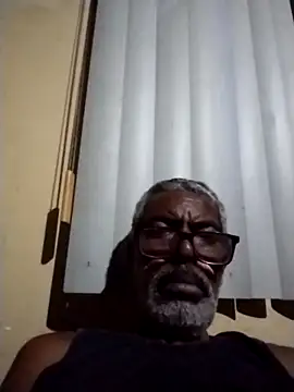 Snapshot of Thadew chatting on 12-04-25, 03:27 Thadew online show from 12-04-25, 03:27