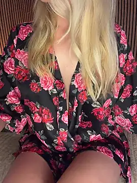 KikiVega online show from 04-29-26, 03:49