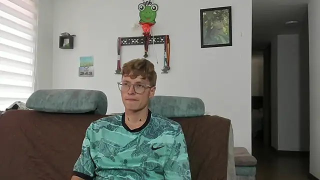 Snapshot of A_sexy_couple__ chatting on 09-19-25, 07:03 A sexy couple   online show from 09-19-25, 07:03