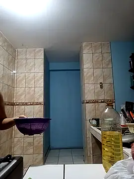 Snapshot of Gatubela212 chatting on 03-08-25, 03:28 Gatubela212 online show from 03-08-25, 03:28