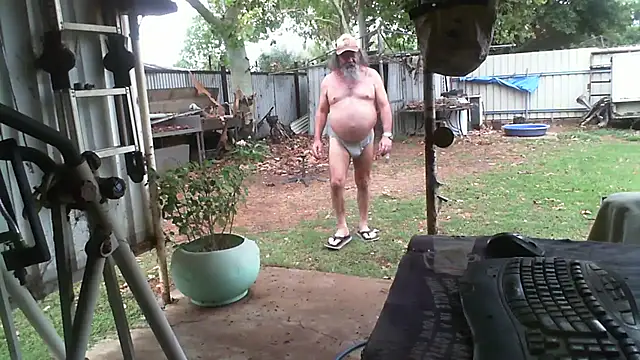 Snapshot of herbie010666 chatting on 11-15-25, 04:10 herbie010666 online show from 11-15-25, 04:10