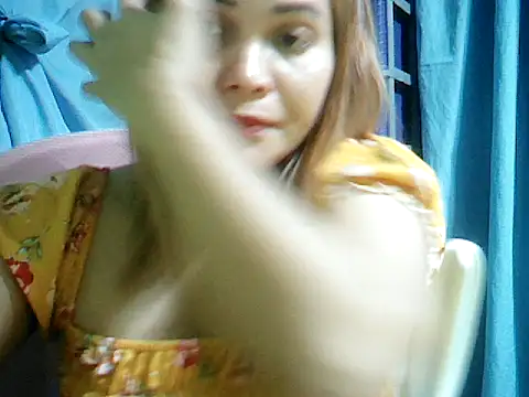 Snapshot of ashlylove25 chatting on 06-12-26, 07:35 ashlylove25 online show from 06-12-26, 07:35
