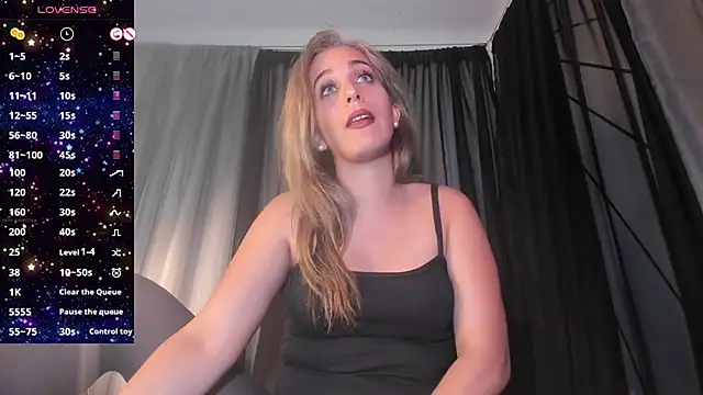 Snapshot of ateneamoon chatting on 10-08-25, 02:09 ateneamoon online show from 10-08-25, 02:09