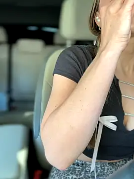 lunagirl13 online show from 09-17-25, 05:47