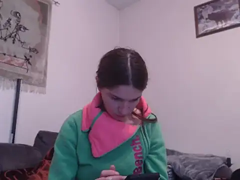 Snapshot of Geile-Luna chatting on 11-06-25, 05:47 Geile-Luna online show from 11-06-25, 05:47