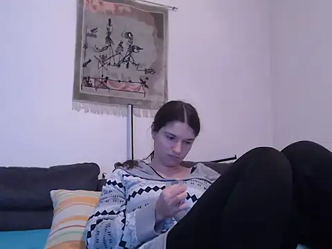 Snapshot of Geile-Luna chatting on 12-18-25, 07:31 Geile-Luna online show from 12-18-25, 07:31