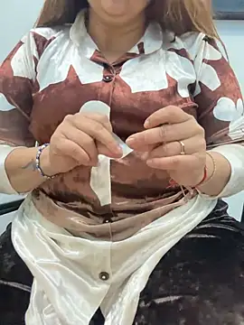 Snapshot of Preet_Kaur_69 chatting on 01-15-26, 06:33 Preet Kaur 69 online show from 01-15-26, 06:33