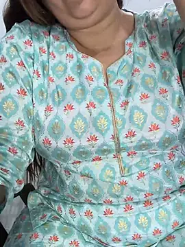 Snapshot of Preet_Kaur_69 chatting on 03-01-26, 09:33 Preet Kaur 69 online show from 03-01-26, 09:33