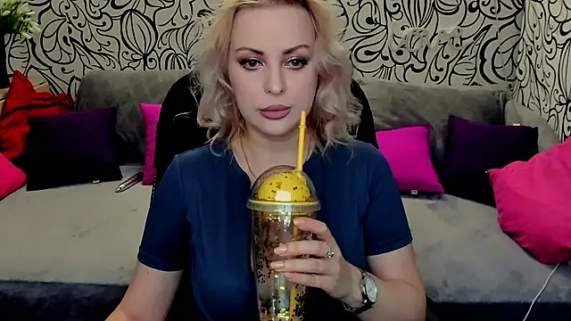 Hotdreamhere online show from 03-20-25, 10:54