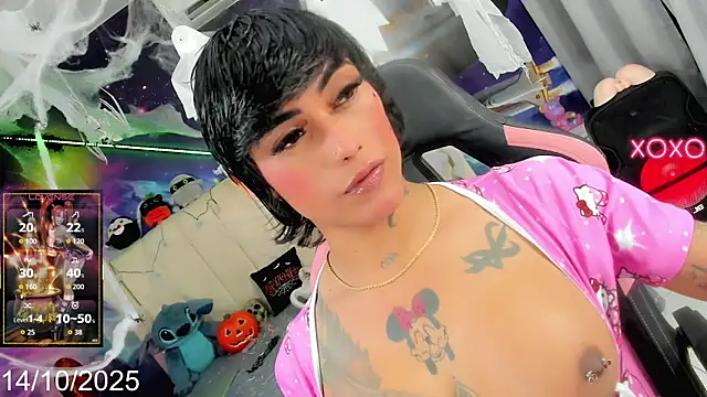 Snapshot of Nella_Dolls chatting on 10-14-25, 10:38 Nella Dolls online show from 10-14-25, 10:38