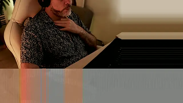 Sanders White online show from 12-22-24, 10:04