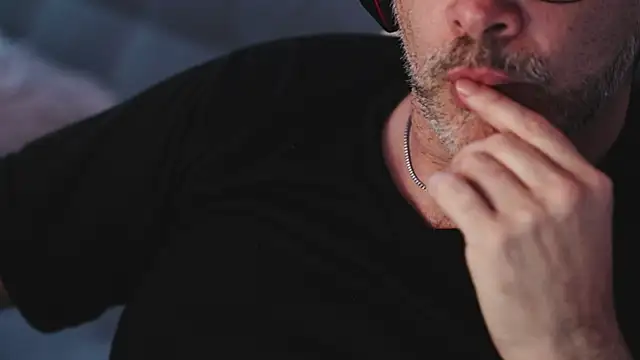 Sanders White online show from 02-26-25, 04:47