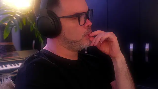 Sanders White online show from 09-13-25, 07:57