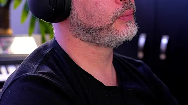 Sanders White online show from 09-26-25, 04:05