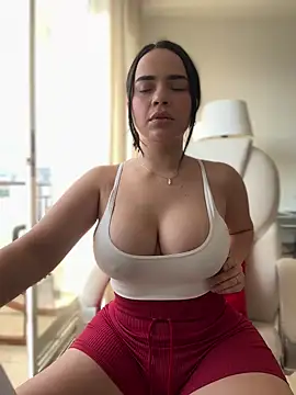 Snapshot of GeorginaJones chatting on 01-21-25, 10:08 GeorginaJones online show from 01-21-25, 10:08