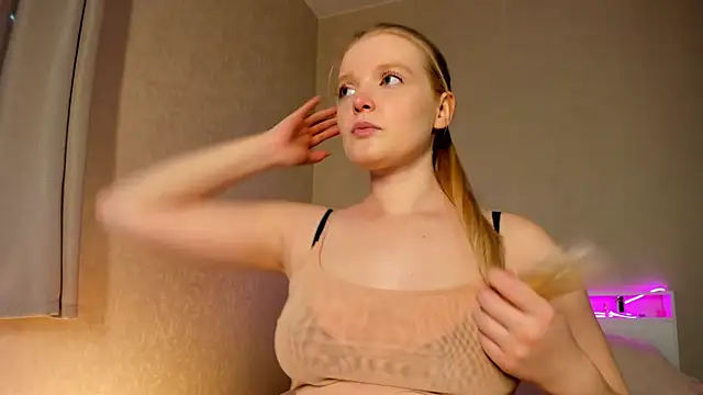 Snapshot of Ssweet_annie chatting on 10-19-25, 04:18 Ssweet annie online show from 10-19-25, 04:18