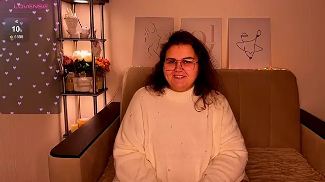 Snapshot of Curvy_Jane chatting on 12-12-24, 10:45 Curvy Jane online show from 12-12-24, 10:45