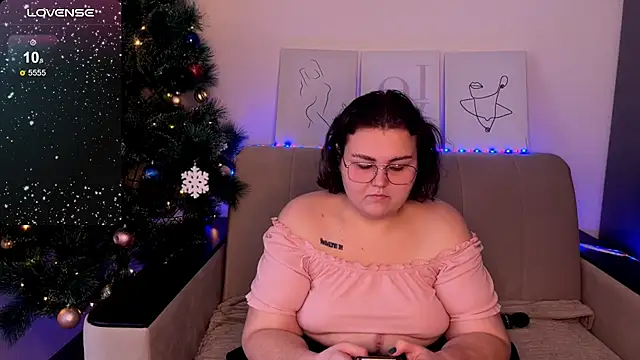 Snapshot of Curvy_Jane chatting on 12-27-24, 05:20 Curvy Jane online show from 12-27-24, 05:20