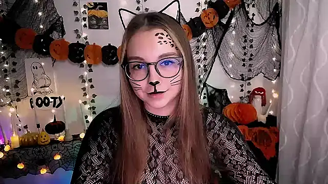 SweetPrincess  online show from 10-28-25, 09:13