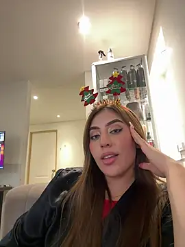 Snapshot of MaddyyLennon chatting on 12-16-24, 05:33 MaddyyLennon online show from 12-16-24, 05:33