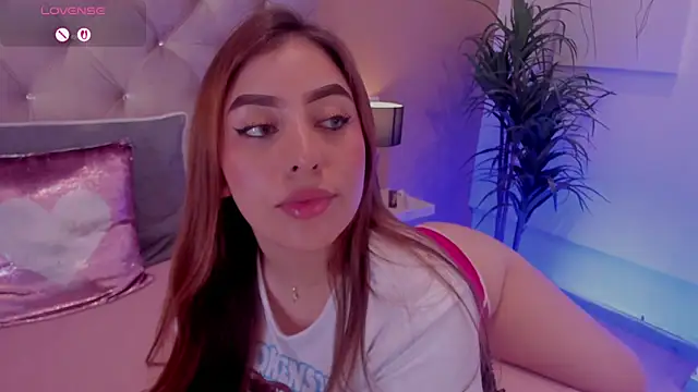 Snapshot of MaddyyLennon chatting on 02-18-25, 05:21 MaddyyLennon online show from 02-18-25, 05:21
