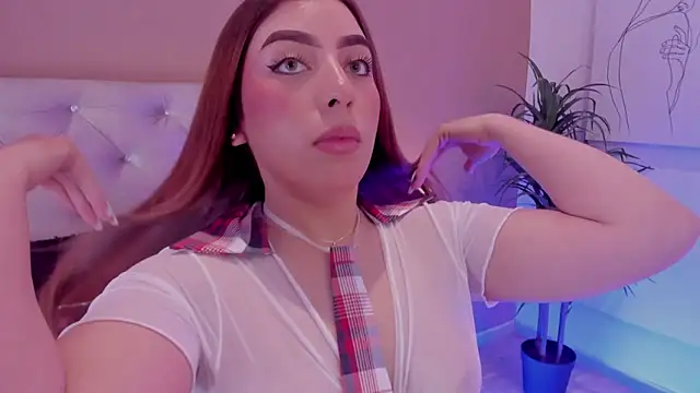 Snapshot of MaddyyLennon chatting on 02-19-25, 02:01 MaddyyLennon online show from 02-19-25, 02:01