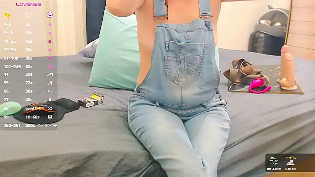 Snapshot of crazywoman34 chatting on 02-06-25, 11:43 crazywoman34 online show from 02-06-25, 11:43