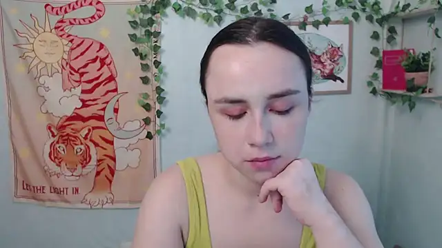 VeryVeryVeryShy  online show from 07-10-26, 05:56