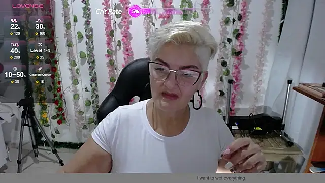 Snapshot of bety-cum2 chatting on 12-14-24, 10:50 bety-cum2 online show from 12-14-24, 10:50