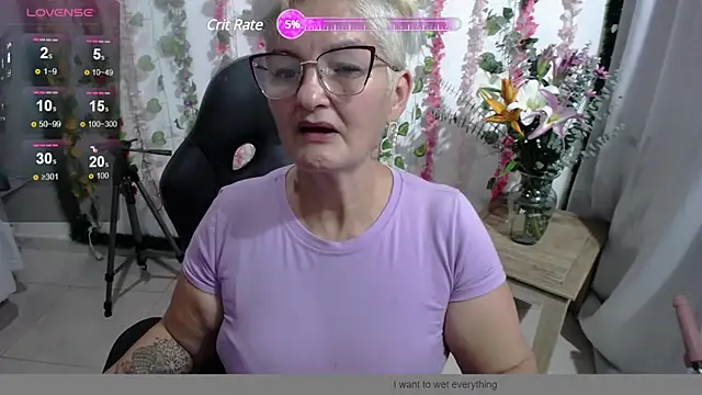 Snapshot of bety-cum2 chatting on 12-19-24, 10:10 bety-cum2 online show from 12-19-24, 10:10