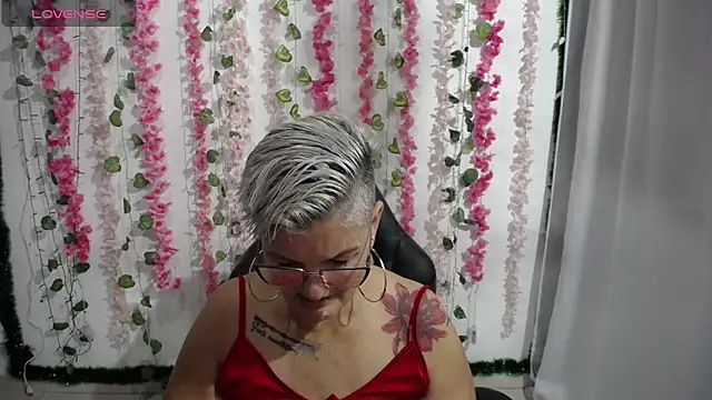 Snapshot of bety-cum2 chatting on 02-04-25, 01:38 bety-cum2 online show from 02-04-25, 01:38
