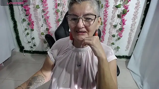 Snapshot of bety-cum2 chatting on 02-07-25, 02:15 bety-cum2 online show from 02-07-25, 02:15