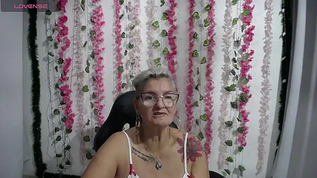 Snapshot of bety-cum2 chatting on 02-09-25, 12:06 bety-cum2 online show from 02-09-25, 12:06