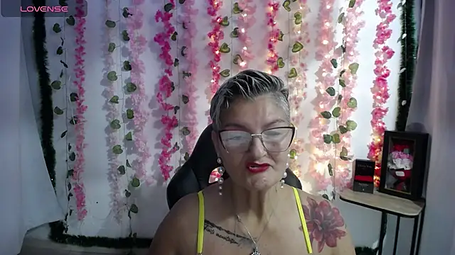 Snapshot of bety-cum2 chatting on 02-12-25, 01:06 bety-cum2 online show from 02-12-25, 01:06